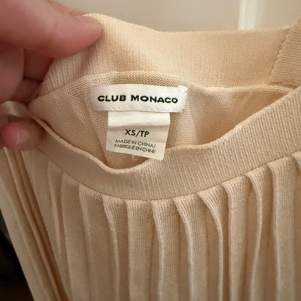 Club Monaco Pleated Tank Top in soft pink - Picture 2 of 3